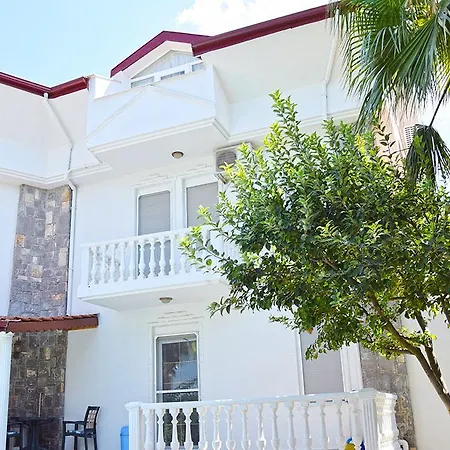 Adelphi فيلة كاياكوي